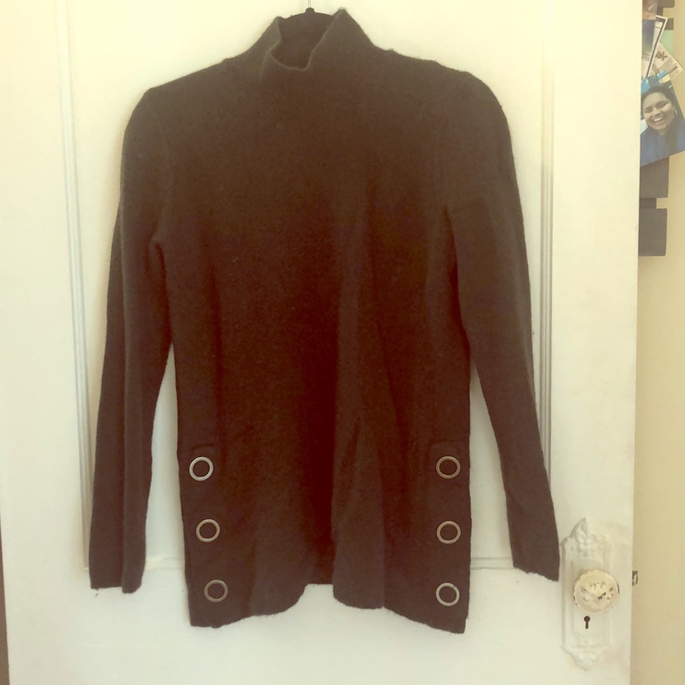Green turtle neck